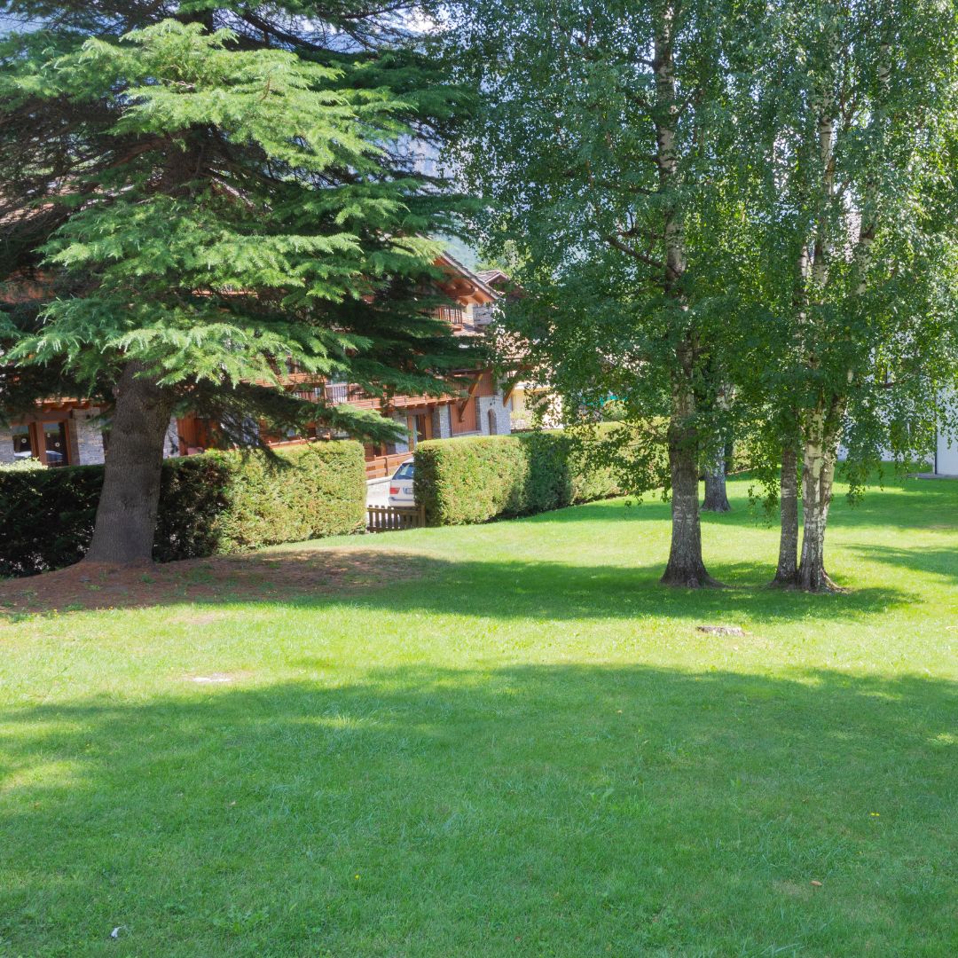 Casa Vacanze Morgex giardino condominiale Casa Vacanze Morgex giardino condominiale
